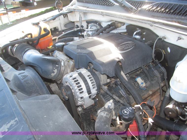 image for item F7161 2003 GMC Sierra 3500 Crew Cab utility truck