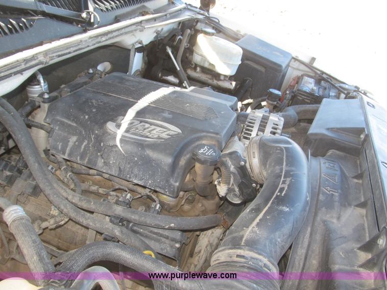 image for item F7161 2003 GMC Sierra 3500 Crew Cab utility truck