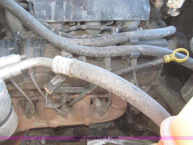 image for item F7161 2003 GMC Sierra 3500 Crew Cab utility truck