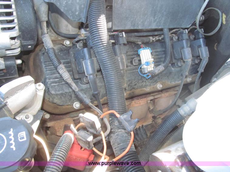 image for item F7161 2003 GMC Sierra 3500 Crew Cab utility truck