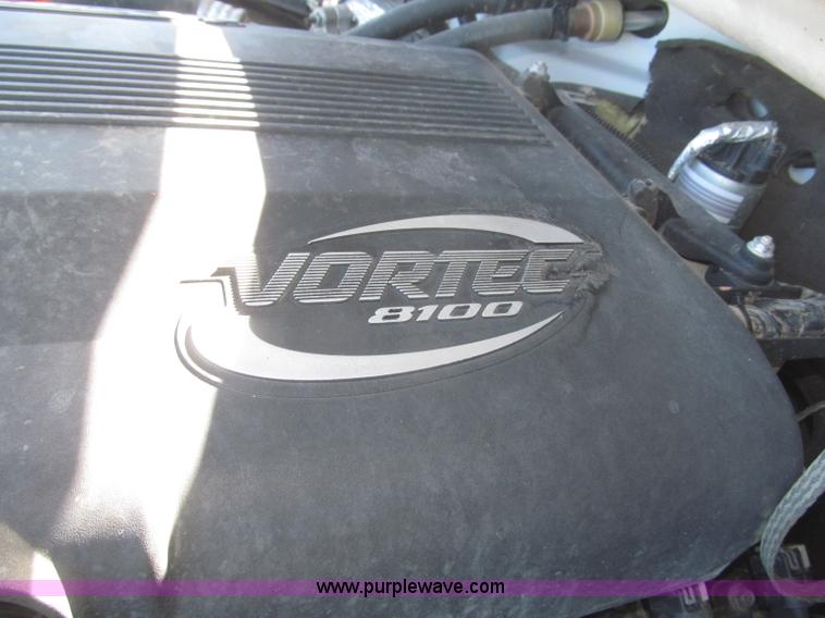 image for item F7161 2003 GMC Sierra 3500 Crew Cab utility truck