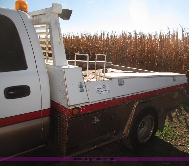 image for item F7161 2003 GMC Sierra 3500 Crew Cab utility truck