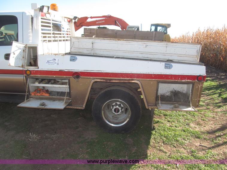 image for item F7161 2003 GMC Sierra 3500 Crew Cab utility truck