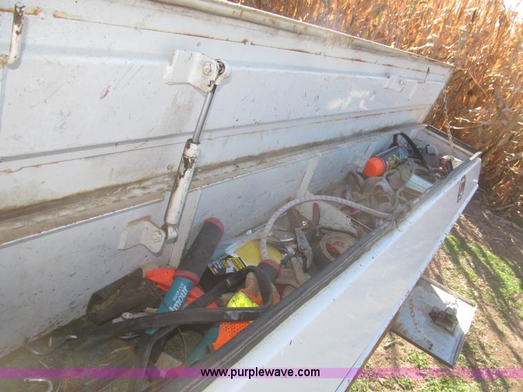 image for item F7161 2003 GMC Sierra 3500 Crew Cab utility truck