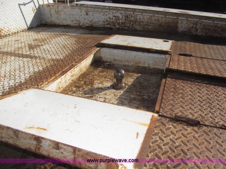 image for item F7161 2003 GMC Sierra 3500 Crew Cab utility truck