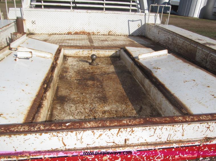 image for item F7161 2003 GMC Sierra 3500 Crew Cab utility truck