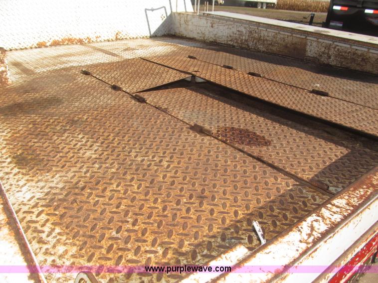 image for item F7161 2003 GMC Sierra 3500 Crew Cab utility truck