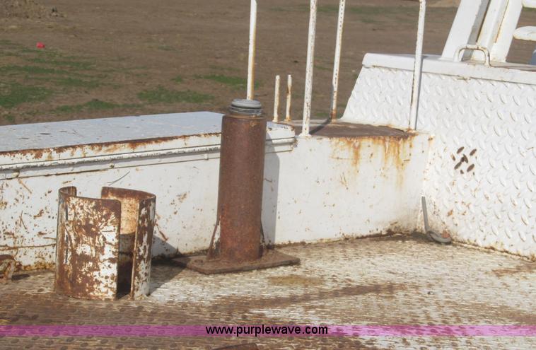 image for item F7161 2003 GMC Sierra 3500 Crew Cab utility truck