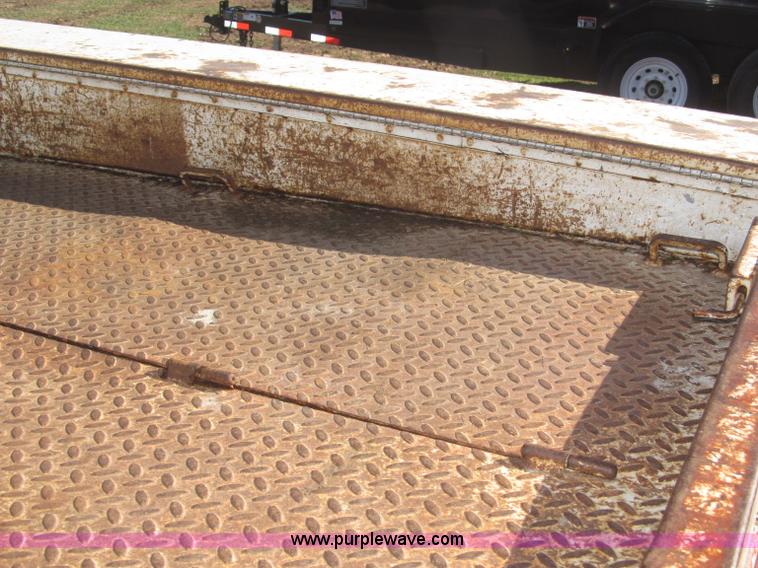 image for item F7161 2003 GMC Sierra 3500 Crew Cab utility truck