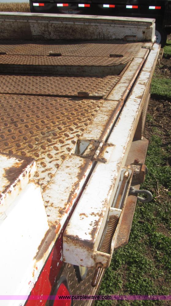 image for item F7161 2003 GMC Sierra 3500 Crew Cab utility truck