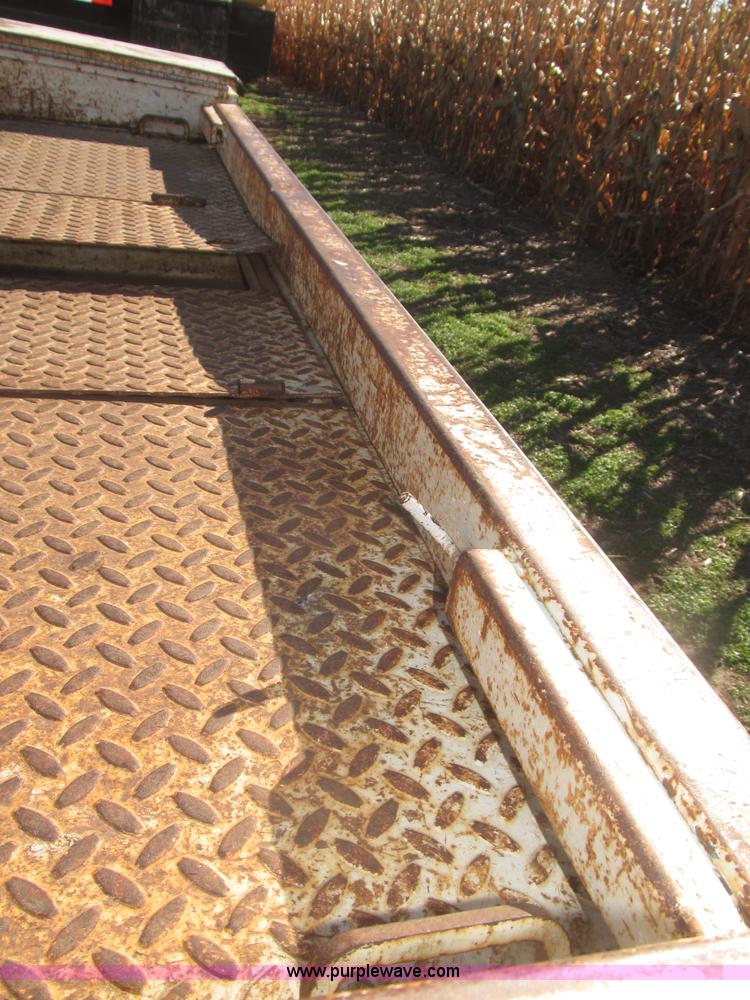 image for item F7161 2003 GMC Sierra 3500 Crew Cab utility truck