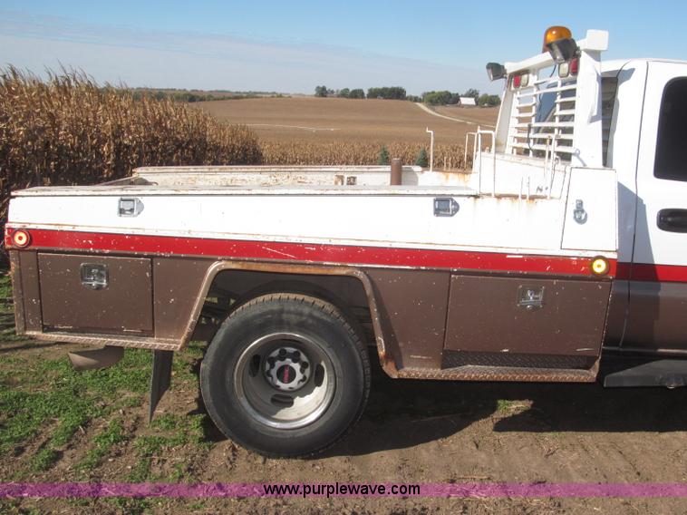 image for item F7161 2003 GMC Sierra 3500 Crew Cab utility truck