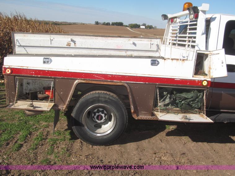 image for item F7161 2003 GMC Sierra 3500 Crew Cab utility truck