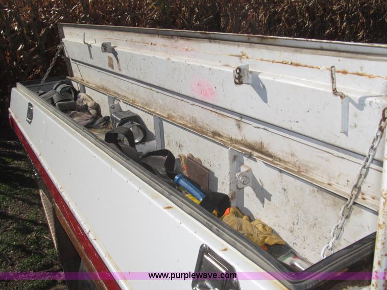 image for item F7161 2003 GMC Sierra 3500 Crew Cab utility truck