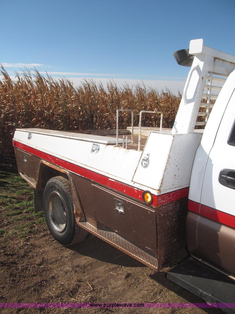 image for item F7161 2003 GMC Sierra 3500 Crew Cab utility truck