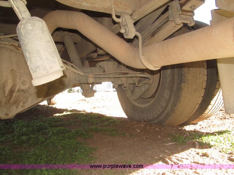 image for item F7161 2003 GMC Sierra 3500 Crew Cab utility truck