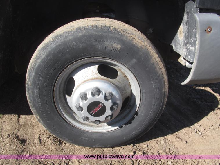 image for item F7161 2003 GMC Sierra 3500 Crew Cab utility truck