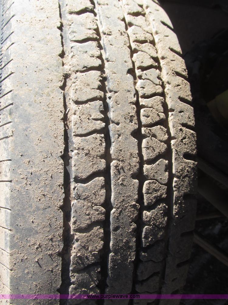 image for item F7161 2003 GMC Sierra 3500 Crew Cab utility truck