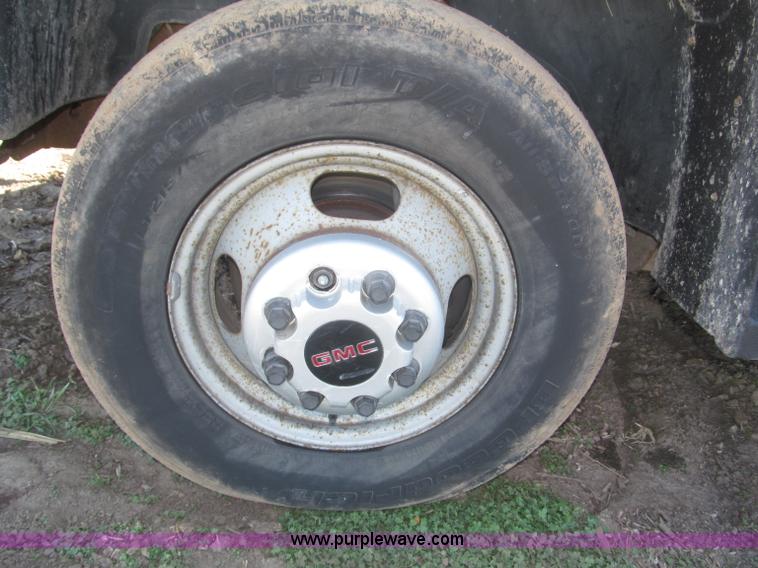 image for item F7161 2003 GMC Sierra 3500 Crew Cab utility truck