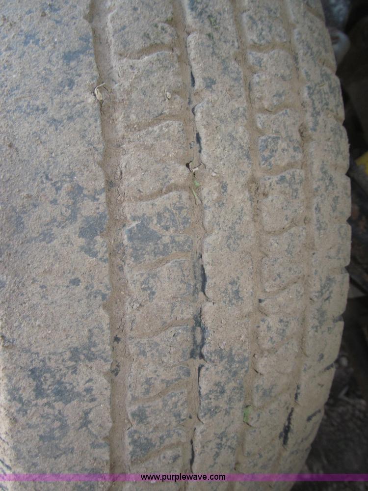 image for item F7161 2003 GMC Sierra 3500 Crew Cab utility truck