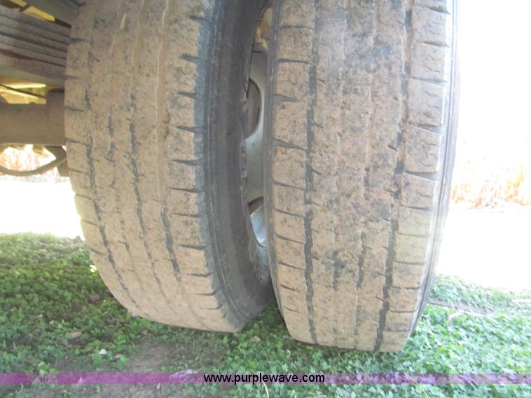 image for item F7161 2003 GMC Sierra 3500 Crew Cab utility truck