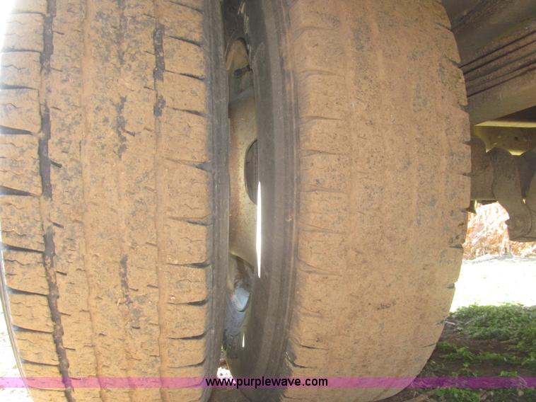 image for item F7161 2003 GMC Sierra 3500 Crew Cab utility truck