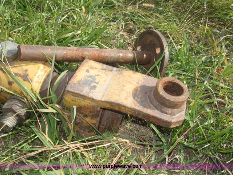 image for item F7166 Pull-type steerable hydraulic dirt scraper