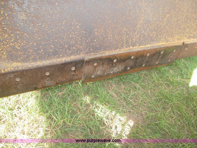 image for item F7166 Pull-type steerable hydraulic dirt scraper