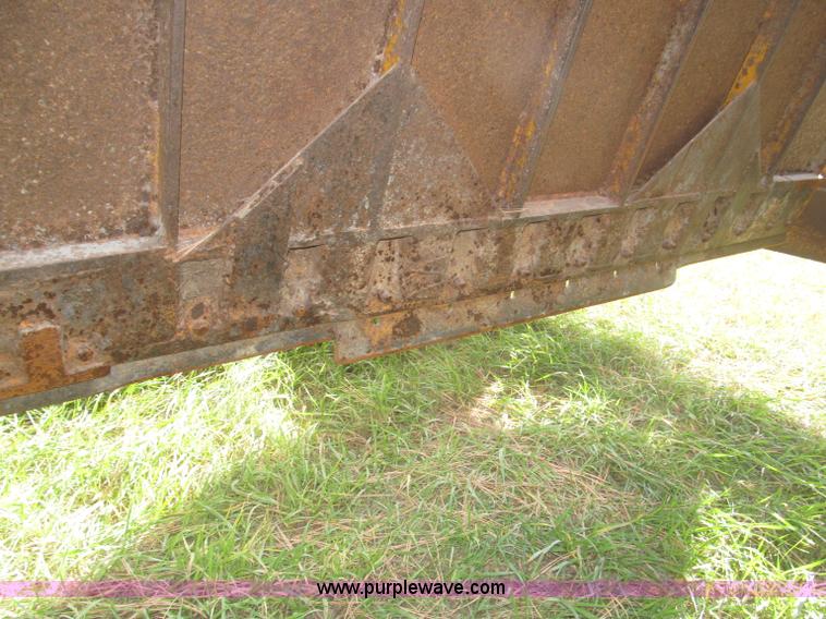 image for item F7166 Pull-type steerable hydraulic dirt scraper