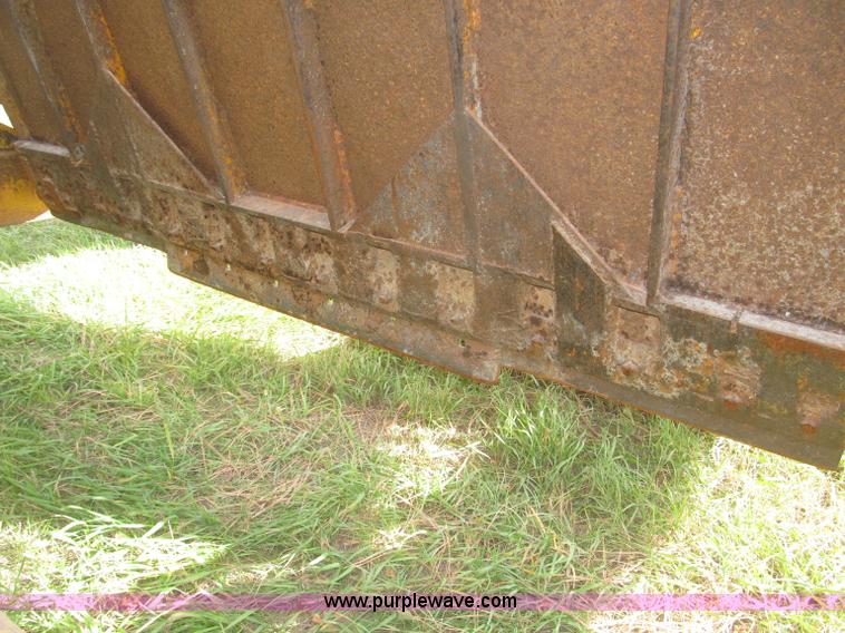 image for item F7166 Pull-type steerable hydraulic dirt scraper