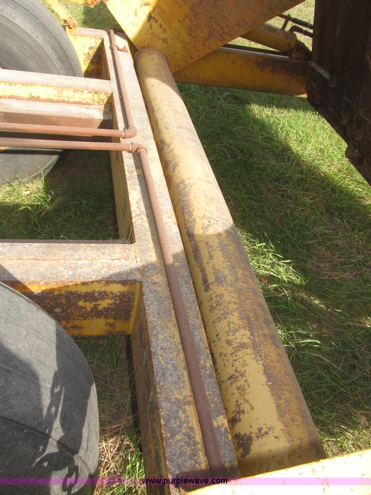 image for item F7166 Pull-type steerable hydraulic dirt scraper