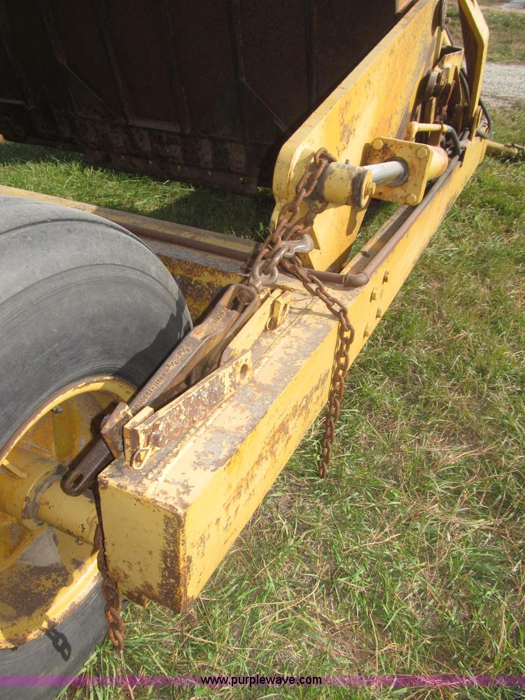 image for item F7166 Pull-type steerable hydraulic dirt scraper