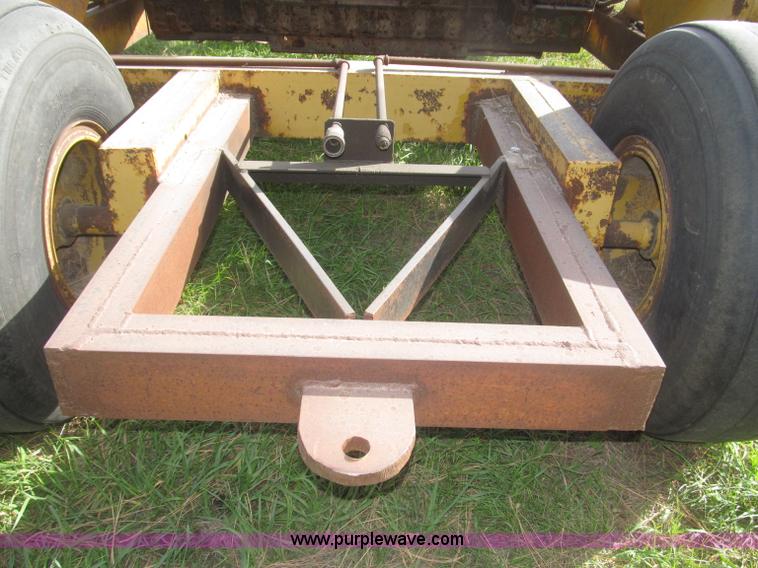 image for item F7166 Pull-type steerable hydraulic dirt scraper