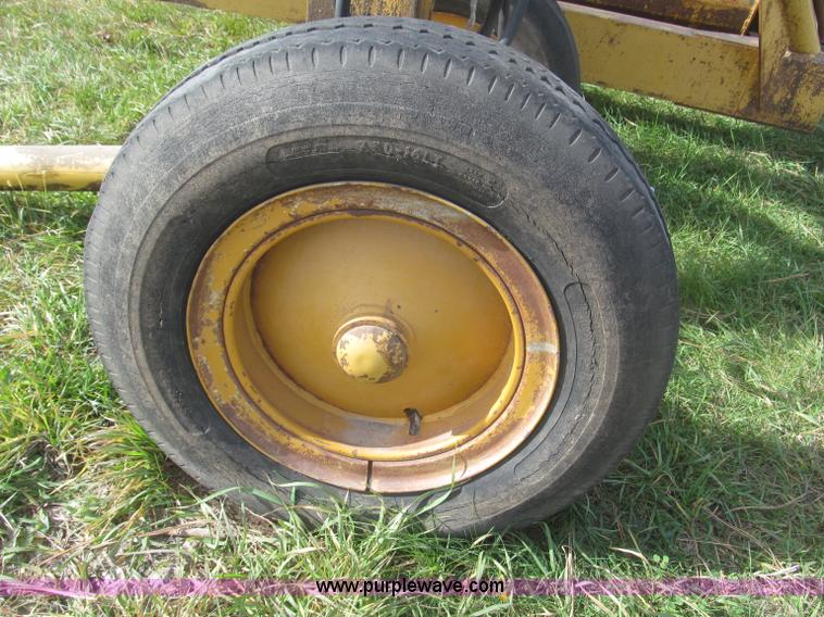 image for item F7166 Pull-type steerable hydraulic dirt scraper