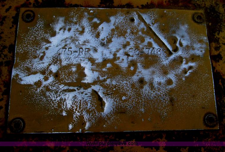 image for item F7166 Pull-type steerable hydraulic dirt scraper