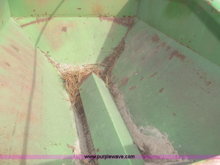 image for item F7168 John Deere 602 fertilizer spreader