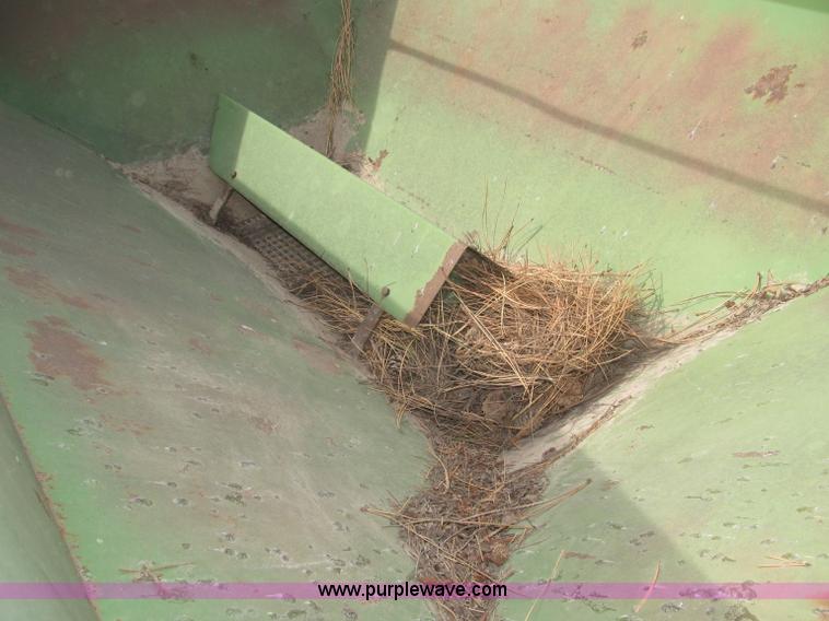 image for item F7168 John Deere 602 fertilizer spreader