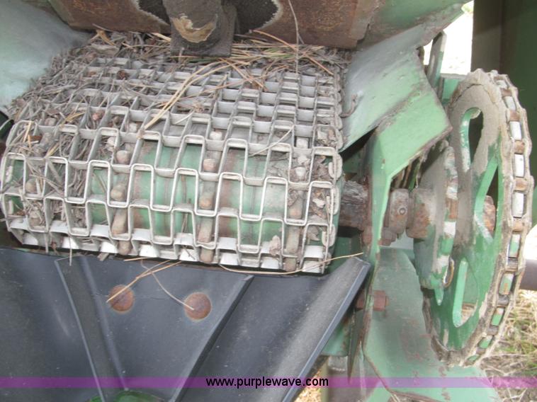 image for item F7168 John Deere 602 fertilizer spreader