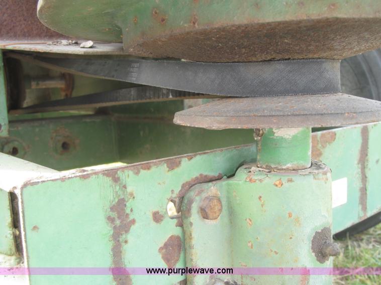 image for item F7168 John Deere 602 fertilizer spreader