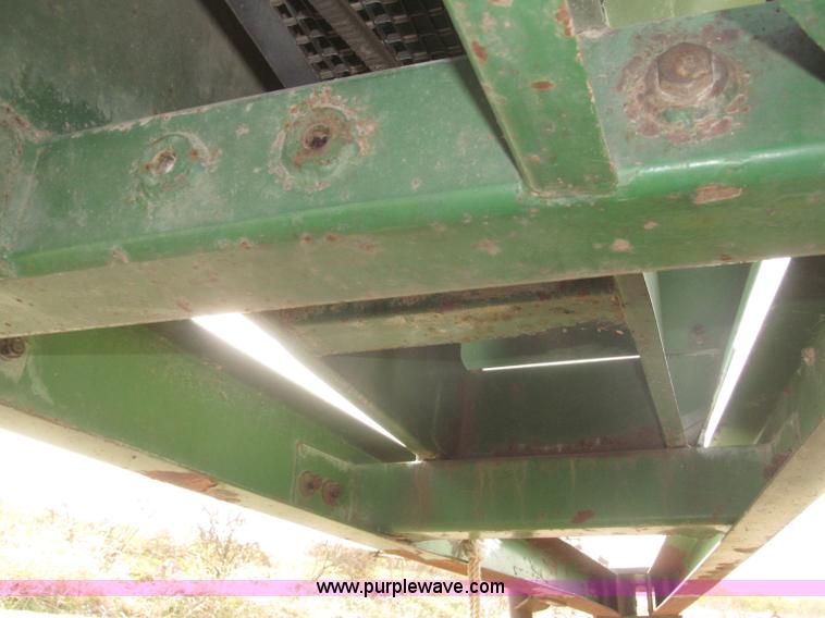 image for item F7168 John Deere 602 fertilizer spreader