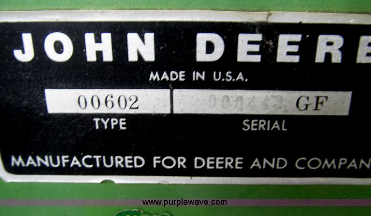image for item F7168 John Deere 602 fertilizer spreader