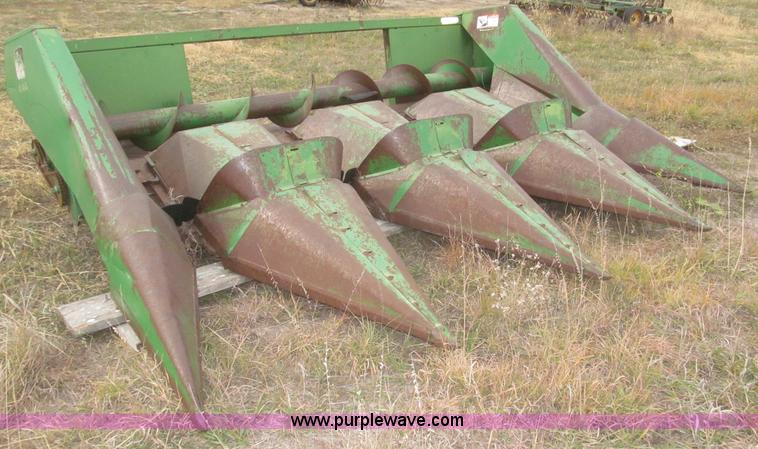 image for item F7171 John Deere 444 corn header