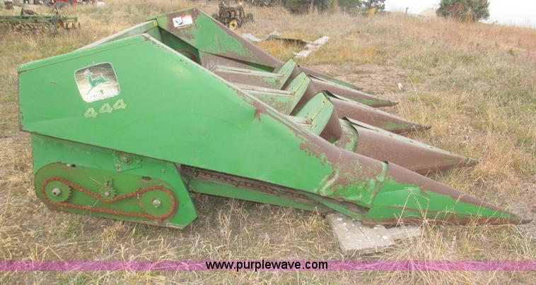 image for item F7171 John Deere 444 corn header
