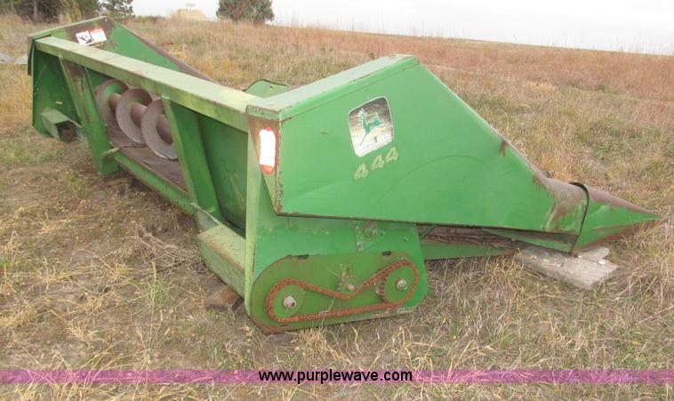 image for item F7171 John Deere 444 corn header