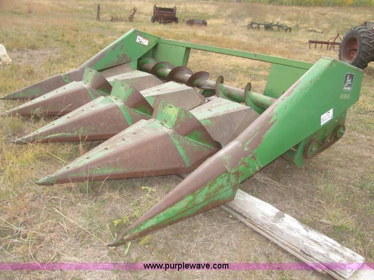 image for item F7171 John Deere 444 corn header