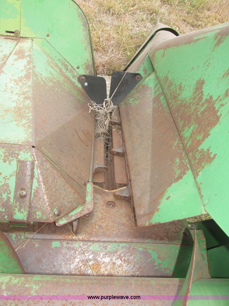 image for item F7171 John Deere 444 corn header