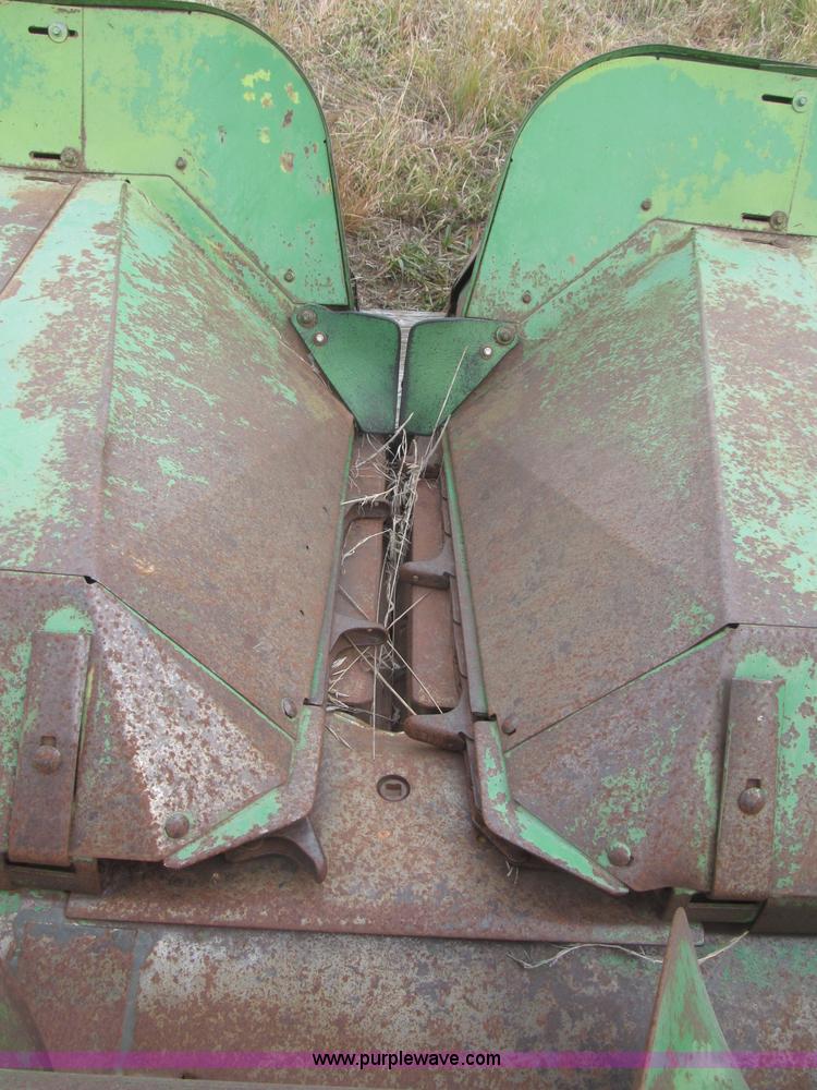 image for item F7171 John Deere 444 corn header