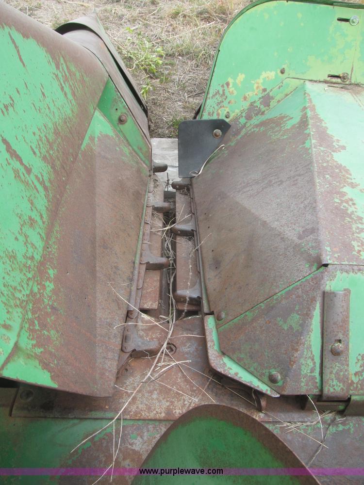 image for item F7171 John Deere 444 corn header
