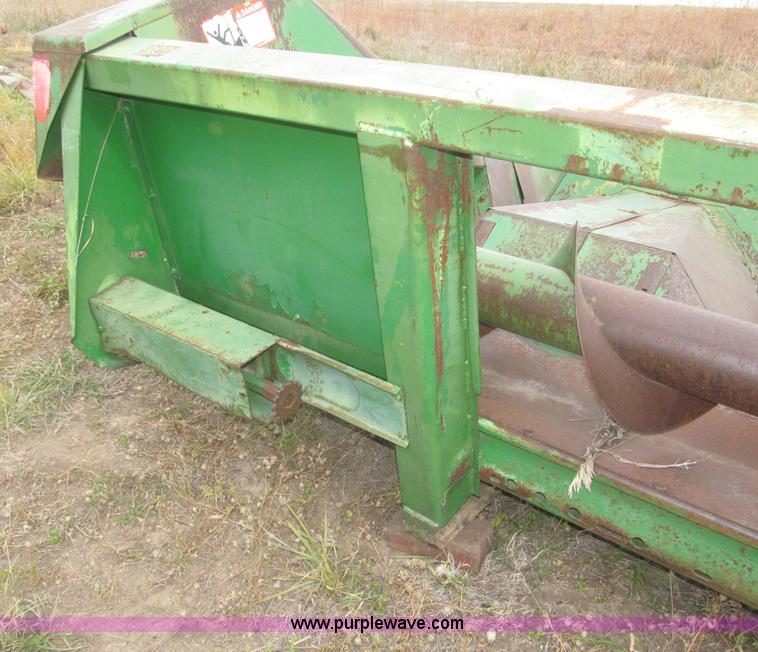 image for item F7171 John Deere 444 corn header