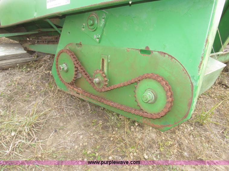 image for item F7171 John Deere 444 corn header